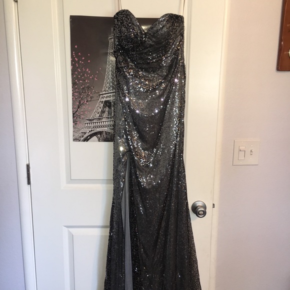 GORGEOUS Silvery Black Strapless Prom Dress! - Picture 2 of 6